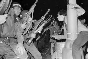 Military police attempt to disperse demonstrators outside the Conrad Hilton Hotel during the Democratic National Convention in Chicago on Aug. 29, 1968. (AP)